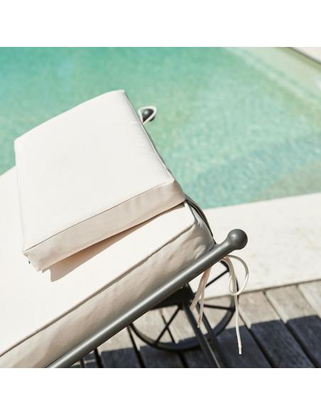 Neptune Cheltenham Sunlounger with Natural Cushion