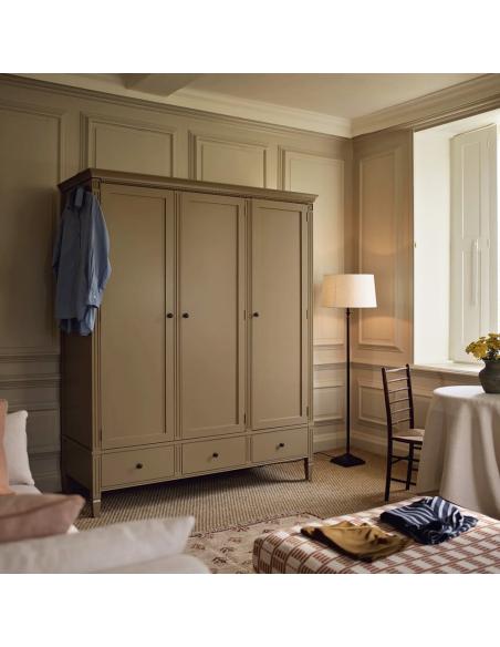 Neptune Larsson Grand Wardrobe
