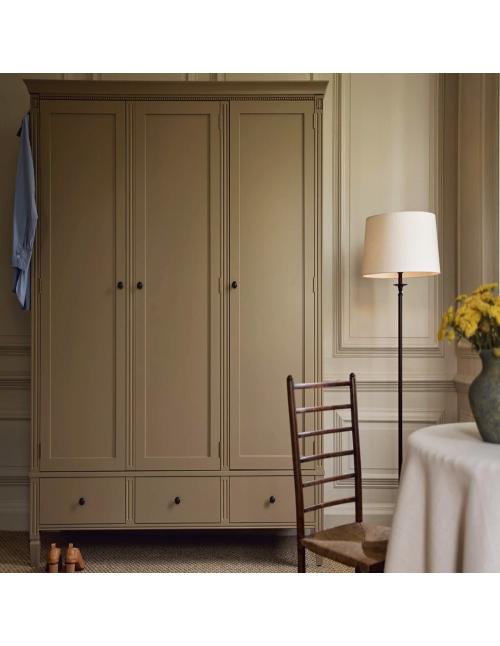 Neptune Larsson Grand Wardrobe