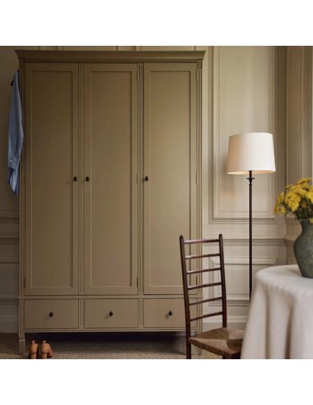 Neptune Larsson Grand Wardrobe