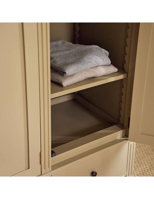 Neptune Larsson Grand Wardrobe