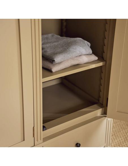 Neptune Larsson Grand Wardrobe