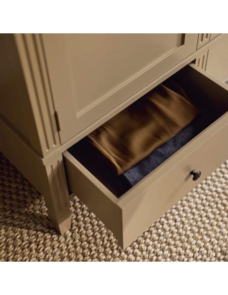Neptune Larsson Grand Wardrobe